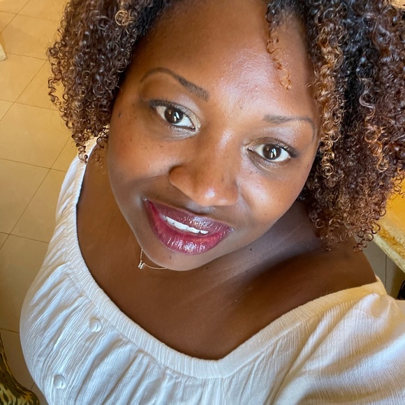 Meet your Posher, Helen - Picture 3 of 6